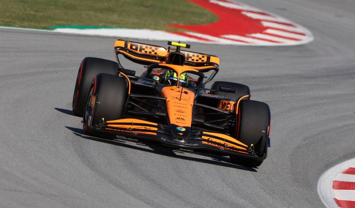 红牛车队绝杀迈凯伦，诺里斯统治全场