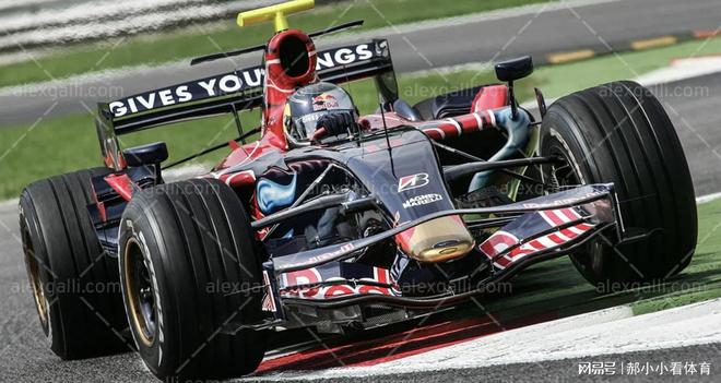 爱游戏在线-索伯车队翻盘红牛车队，拉塞尔带队取胜