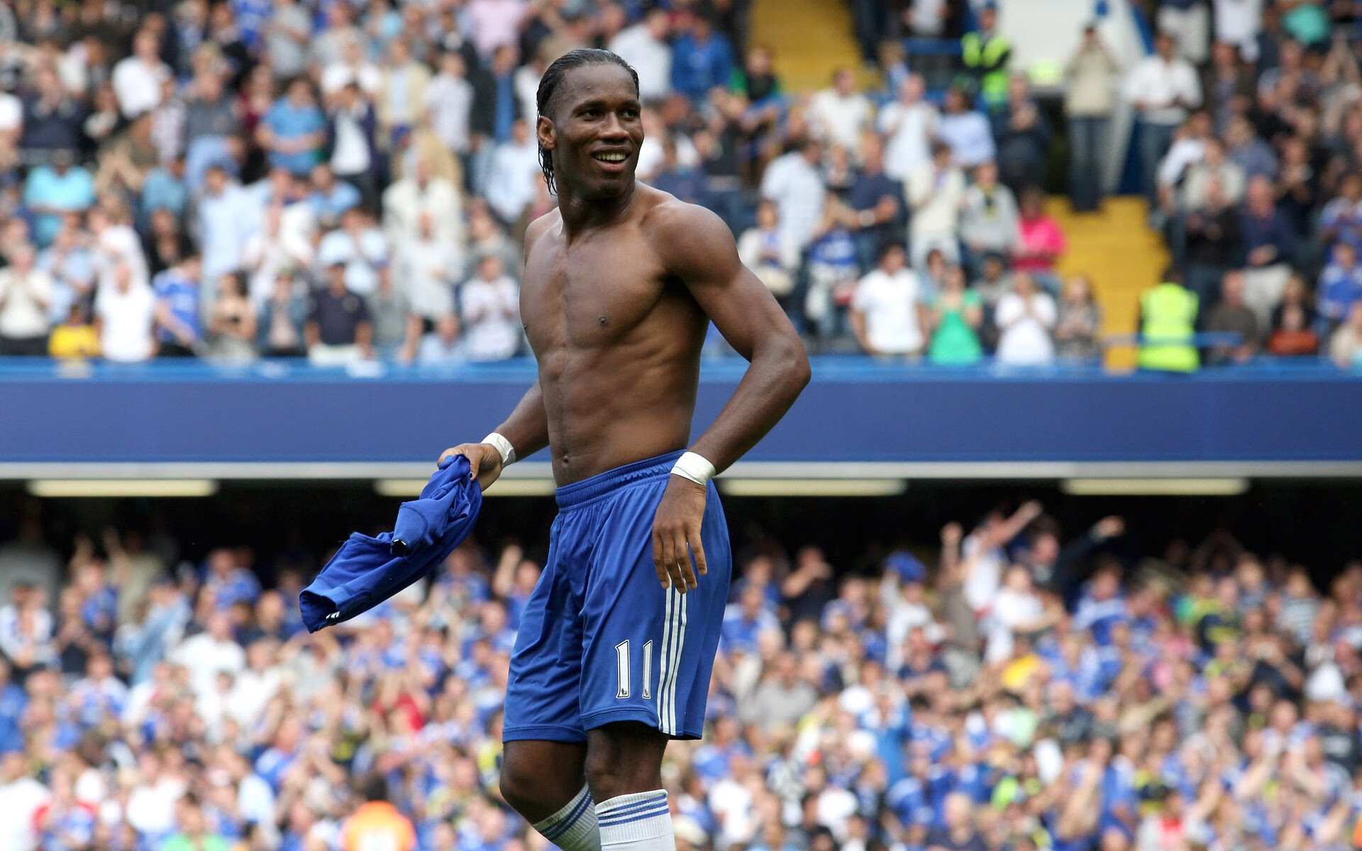 西甲国家德比之夜，皮克关键进球定乾坤，当防守者成为终结者