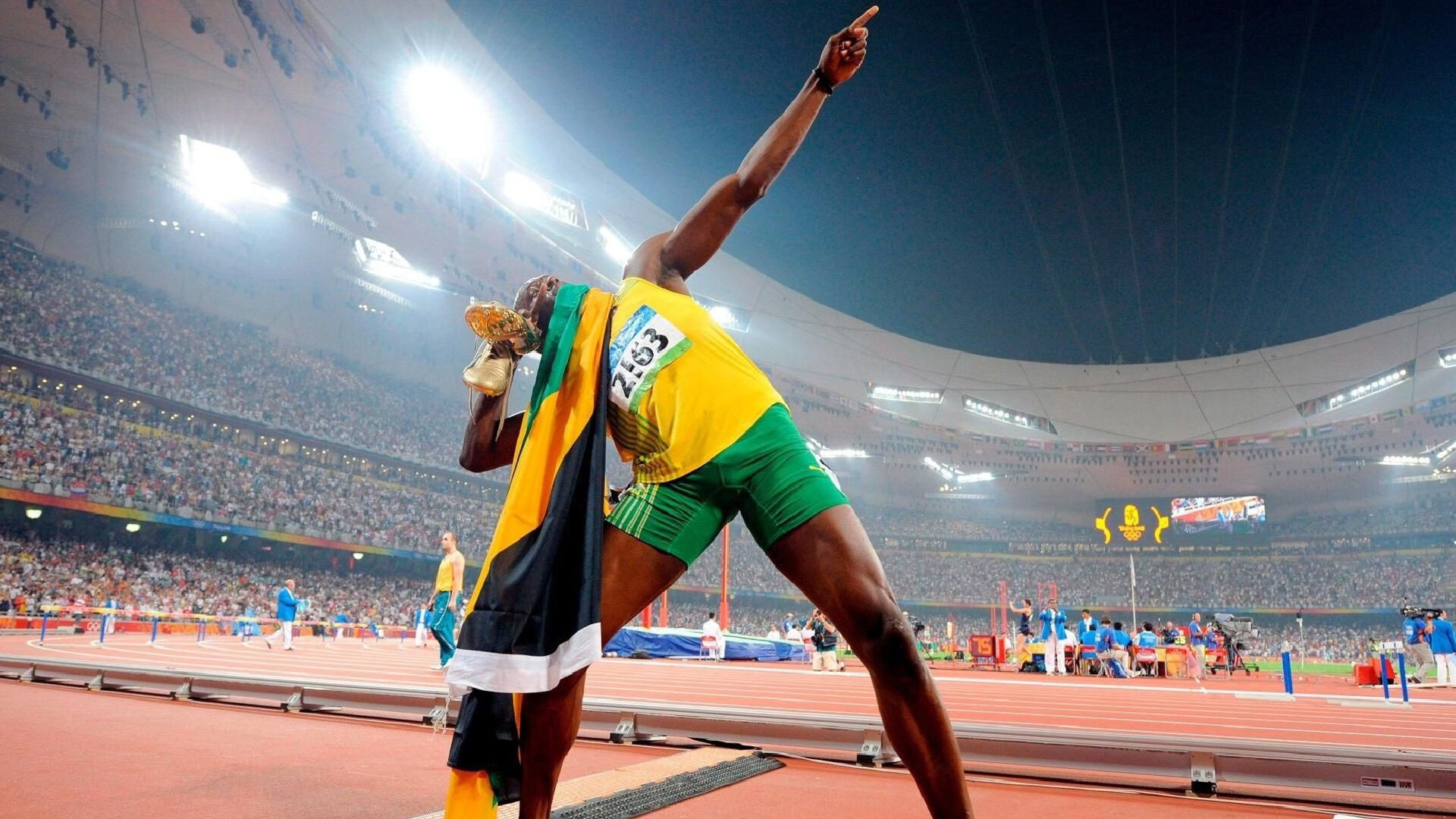 爱游戏在线-欧冠淘汰赛之夜，拉文全程高能输出，定义现代边锋的终极形态