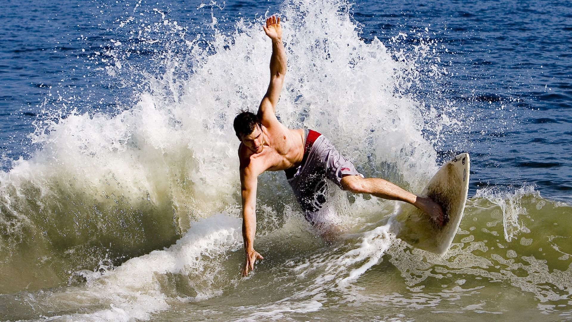 爱游戏入口-利拉德撕裂之夜，一记绝杀与一支球队的生死救赎